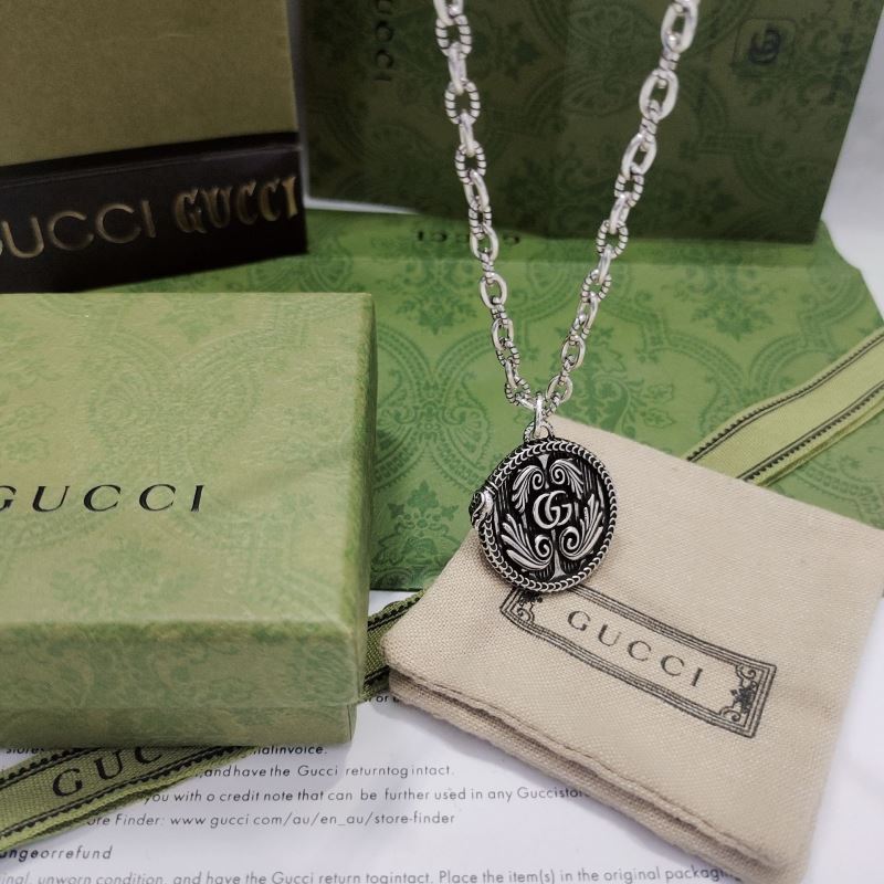 G*u*i necklaces